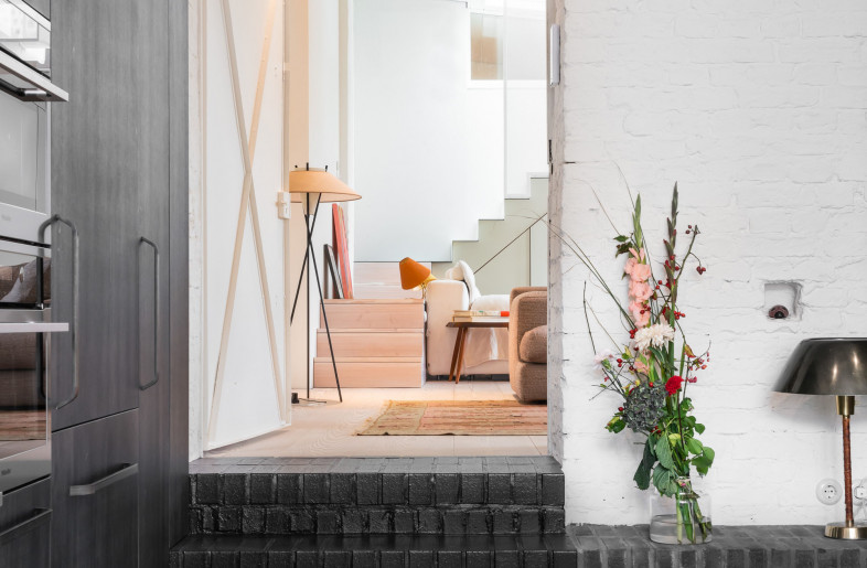 Passage to study room with light wooden floor - Stefan Wolf Lucks