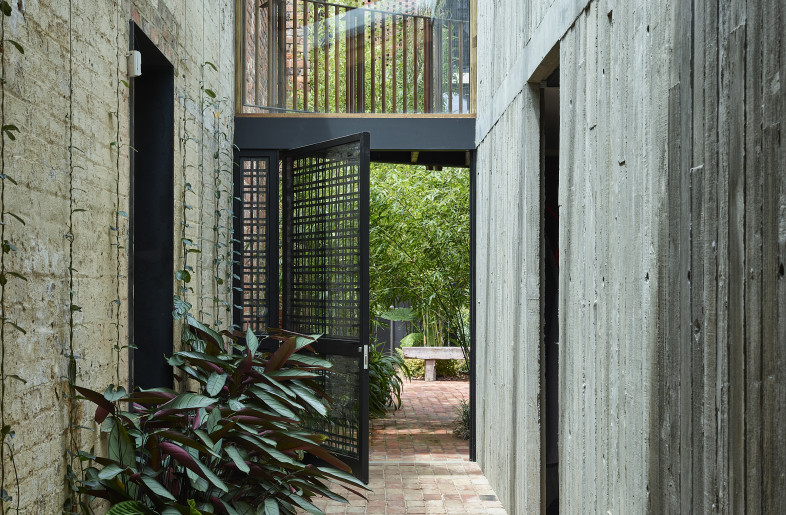 The main circulation spine is envisaged as a via in Venice with vistas through to the garden beyond and living spaces that veer off the sides. - Derek Swalwell