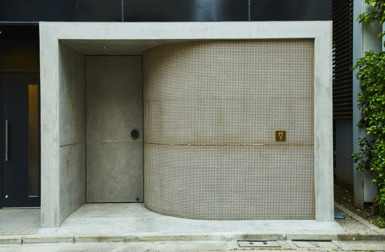 The facade at day. - Masanori Kaneshita