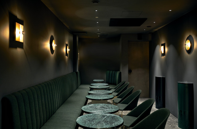 View from the bar counter toward the entrance. - Masanori Kaneshita