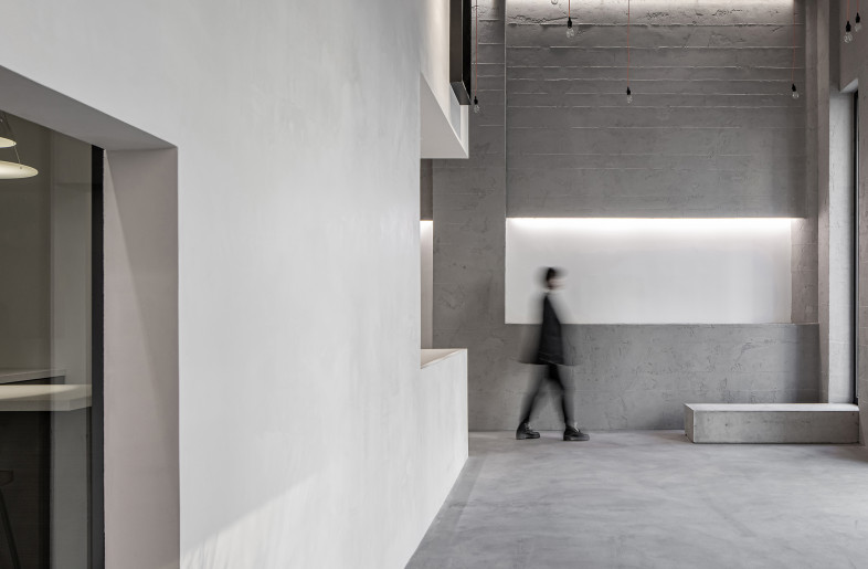 The interior architecture takes the basic geometry as the basis of the form expression, and uses concrete, white lime, glass, wood, stone and other simple materials to express implicitly, concisely and clearly. - 9