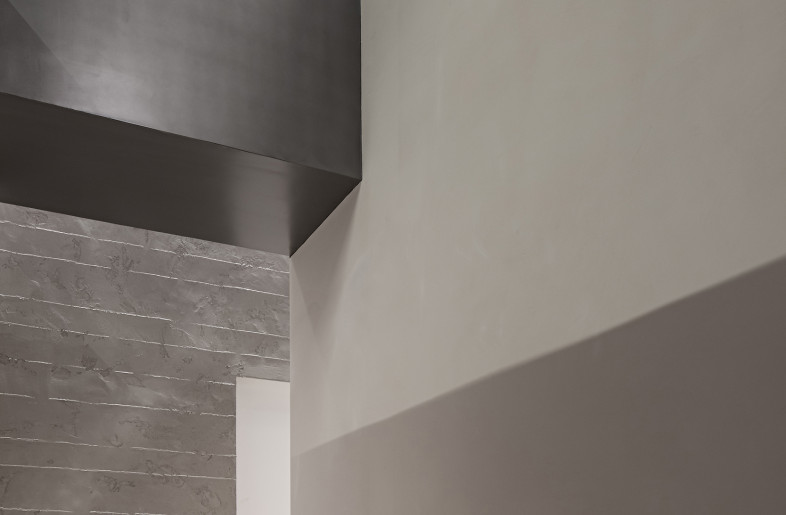 Visible Windows, invisible Windows, and the arrangement of architectural structure restrict the way of landscape presentation. Light and shadow motley in the gaps, creating a sense of drama with cadence. Complex structure, simple rhythm. - 8