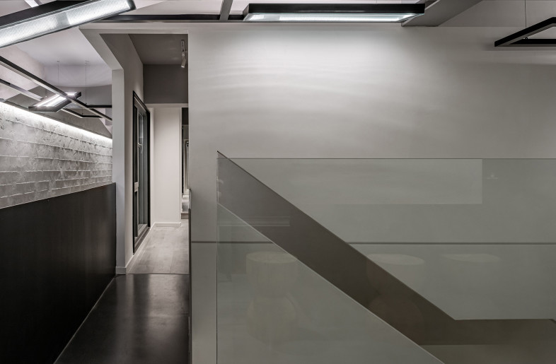 The design of the two buildings is rich in the sense of time and freedom, excavating the unique perspective of the display of the door and window system, not sticking to the traditional way of pan-product processing, but using the space temperament to echo the characteristics of the product, simulating the application in the real environment, getting rid of the monotonous and dull stereotype. - 8