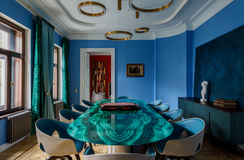 The meeting room with custom made table - Photographer - Alexander Volodin
