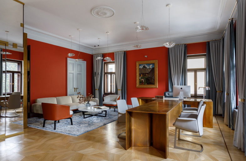The CEO's office. T-table in brass with leather trim, custom made - Photographer - Alexander Volodin