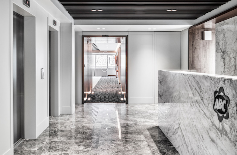 Entrance hall. - Ibrahim Ozbunar