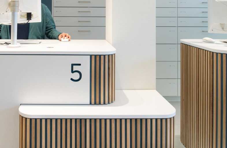 07_Stand alone counters create an inviting environment for consultation - Aiste Rakauskaite