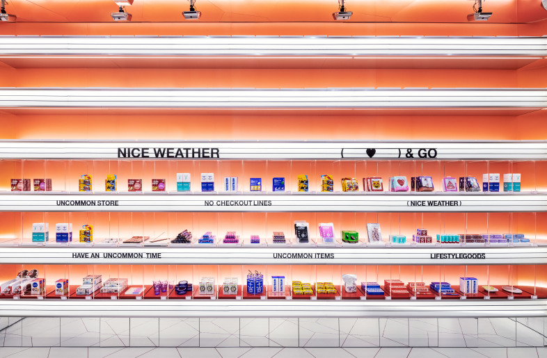 Oval straps that organize the space are a design inspiration from 1950s Retro Futurism. The detailed organizations of the systematic factors resemble the layout of computer hardware. - Yongjoon Choi