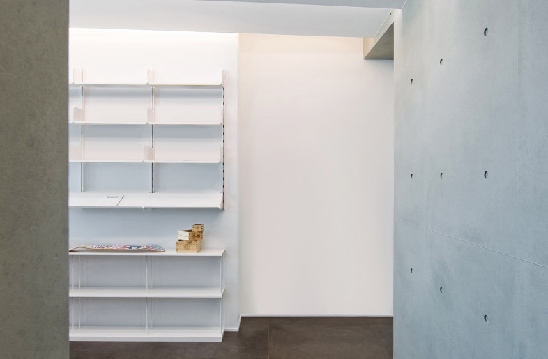 The designer imitated skylight with light troughs and louvers, a relaxed and chill ambience is created in the multi-function room. - N/A