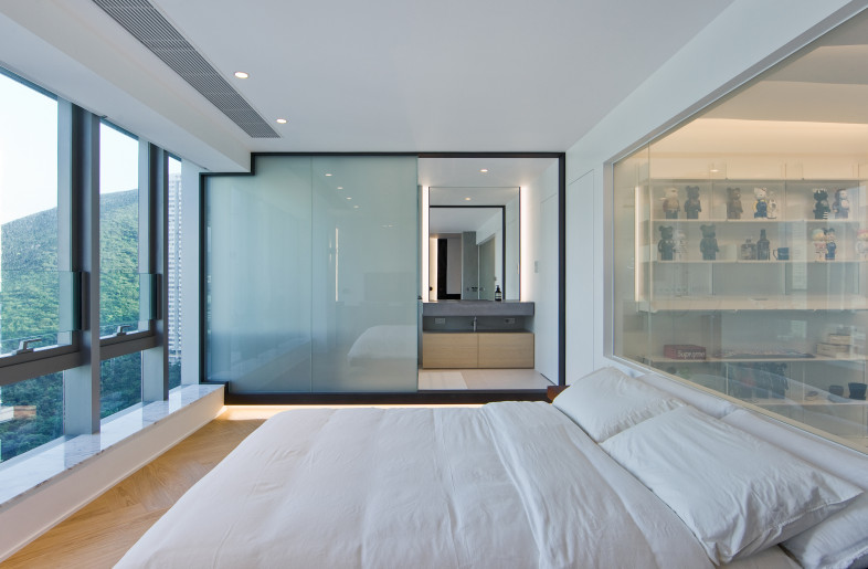 When privacy is required, the glass used is electrified privacy glass “Smartglass”, that can become opaque for an intimate moment. - N/A
