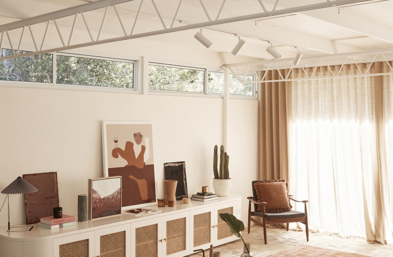The use of colour and texture provides a cohesive connection throughout, delivering a laid-back and sophisticated refuge. - Photography: Damian Bennett