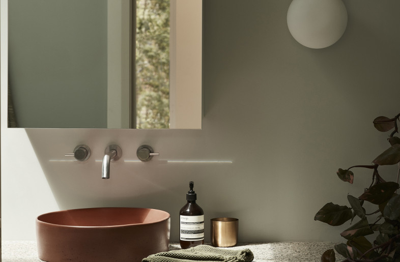 The master en-suite is as aesthetically beautiful as it is practical. - Photography: Damian Bennett