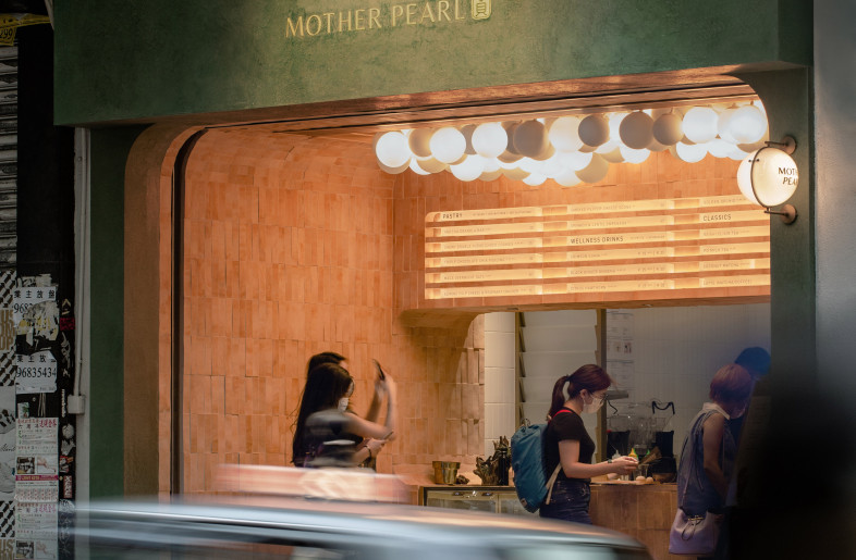 Finding a moment to be still and appreciate the beauty in the craft and processes that makes this bubble tea drinking experience different. Taking a root-to-stem approach to minimise food waste, Mother Pearl’s nutritious drinks are designed to fuel everybody. - Photographer: Amanda Kho