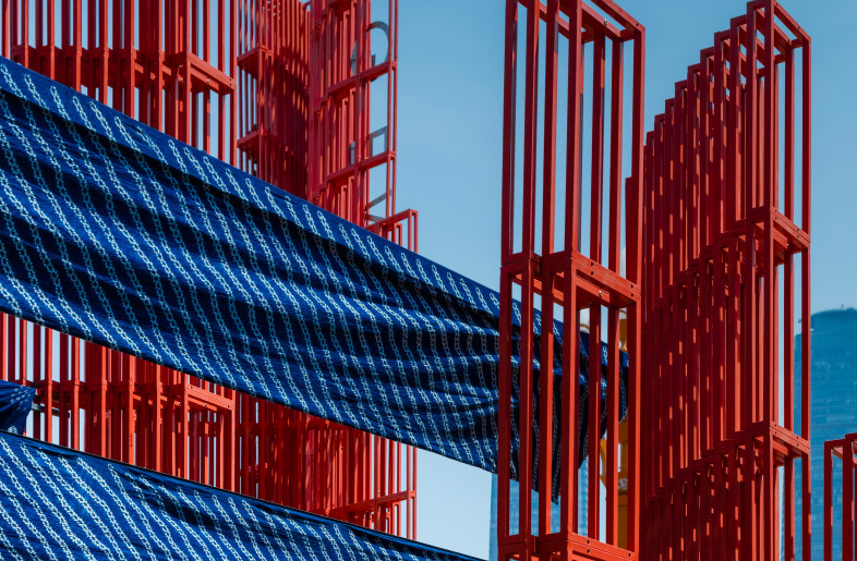 The rectangular frames were staggered in various heights, deliberately imitating the natural forms of Yunnan Stone Forest. The combinations of different degrees of arcs and staggered heights create a strong visual impact. - Shady Chen, Photographer