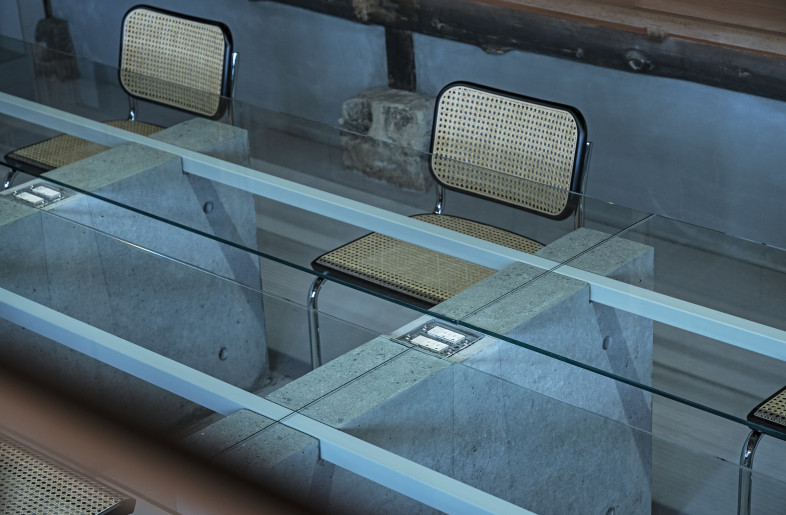 Detail of the table at working space. Along with the concrete floor, the legs of the desk at the height of the original floor were provided also in concrete. - Kenta Hasegawa