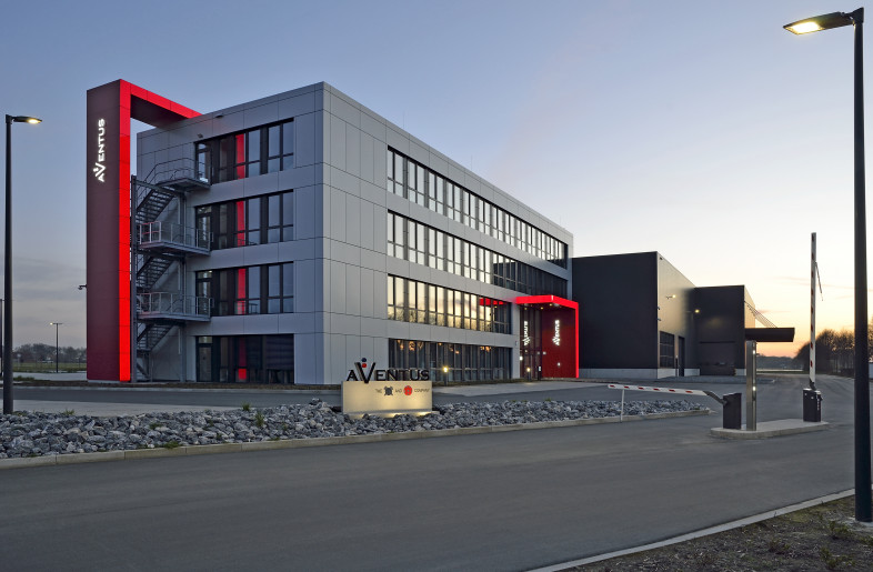 AVENTUS Headquarters: luminous sculptures - Photo: BARLO Fotografik