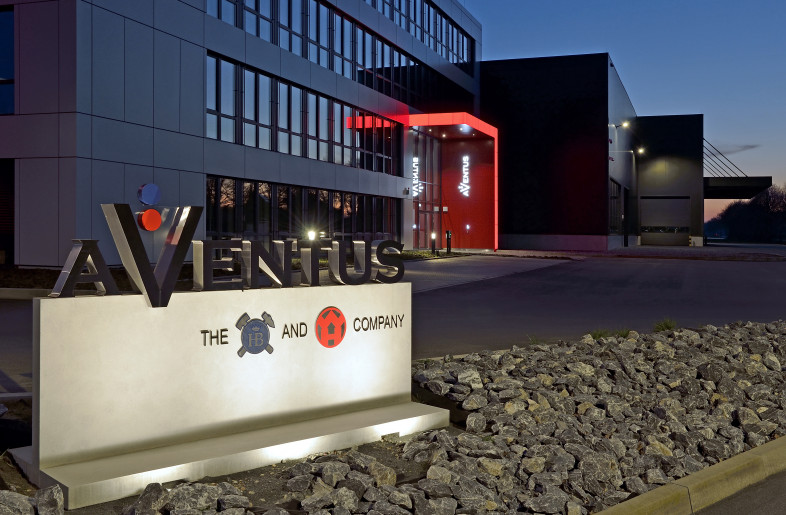AVENTUS Headquarters: entrance - Photo: BARLO Fotografik