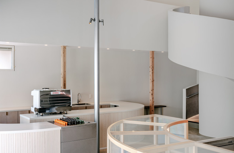curved elements are allowing smooth flow line . - YASHIRO PHOTO OFFICE