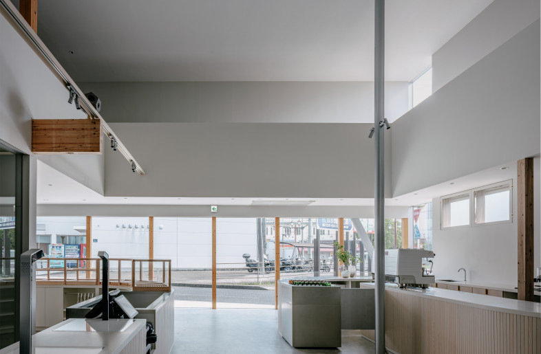 view from kitche to the street and big hall - YASHIRO PHOTO OFFICE