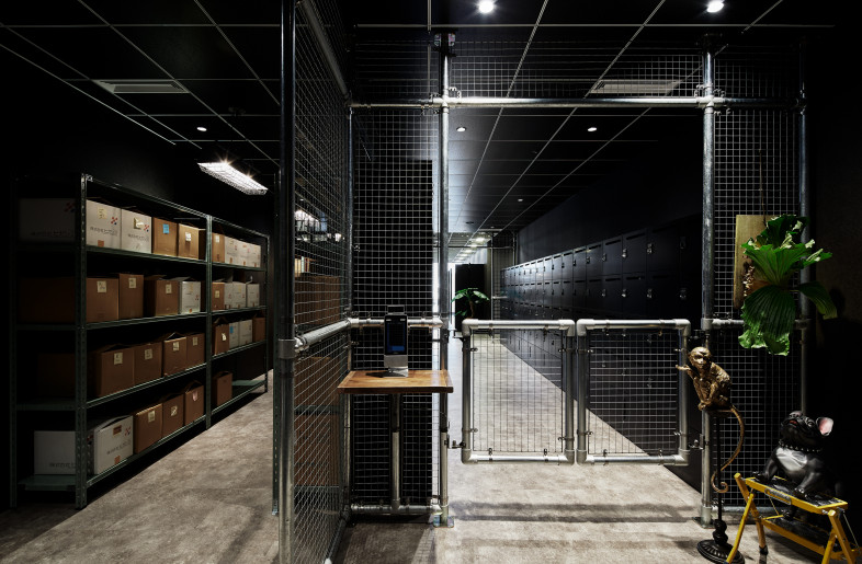 Employee entrance with display of emergency stockpile to enhance mood - Copyright ©2021 KOKUYO Co.,Ltd. All rights reserved.