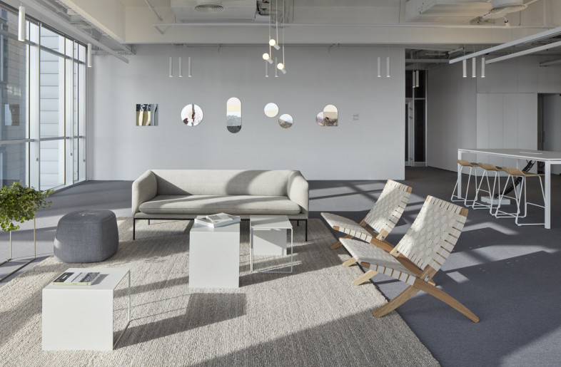 A corner common area - Shai Gil