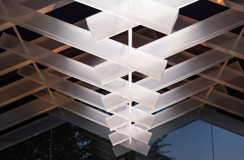 Although new materials are used, the design team uses traditional Chinese beams to create a French roof. This bold attempt is of great significance for thinking about The Times. - HANMO VISION/yesong