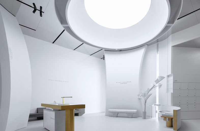 A beam of light exudes from the sky. It is like a space-time hole that was born suddenly. It contains a strong attraction. Everything around it is deformed by the influence of suction, and it seems to be a sacred and solemn light in the sky, allowing the space to form. - Design Plus Design