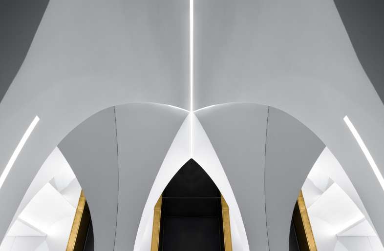 The pure dome presents a multi-faceted outline, which is gathered into a whole in a compact form. Modernity and tradition are trying to establish a dialogue between the past and the future. - Design Plus Design