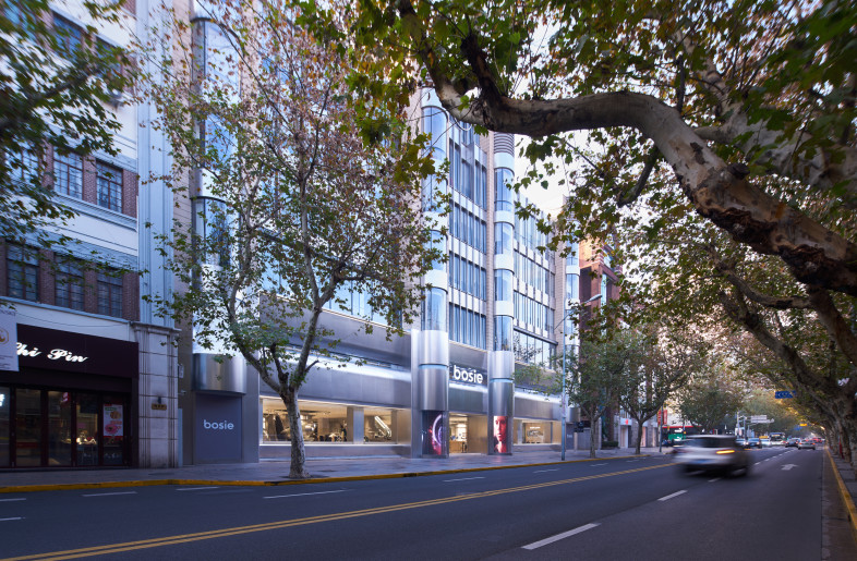 Facade - leaping creative