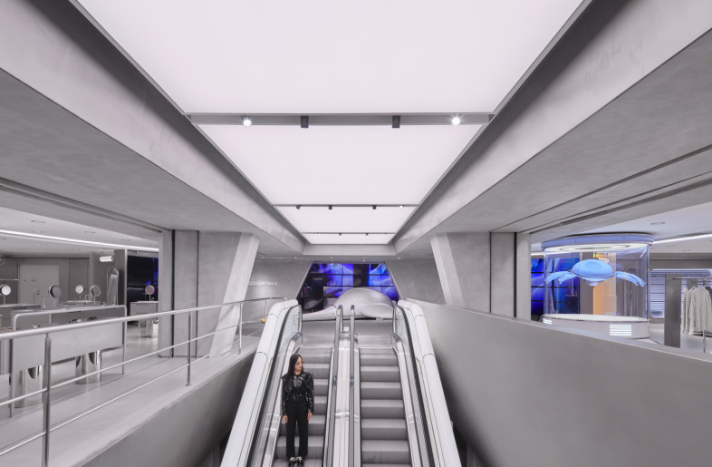 Escalator - leaping creative