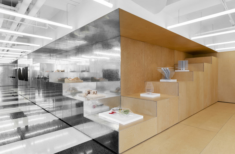 Stepped display - Banye Lin