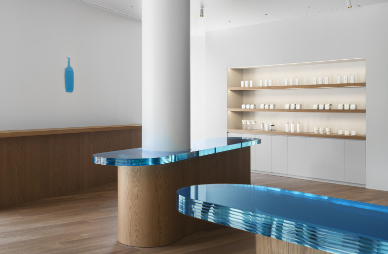 Blue glass display on the first floor - Tomooki Kengaku