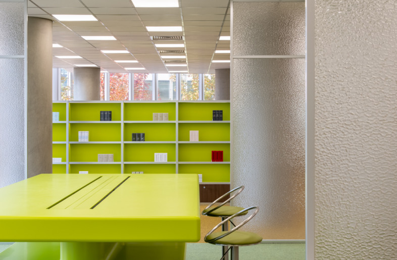 Meeting room/Display table - Wen Studio