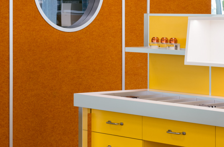 Display desk - Wen Studio