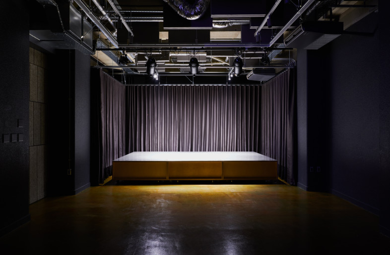 Dramatic stage lighting - junpei kato