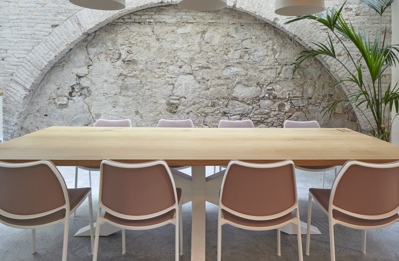 The meeting room - Jordi Miralles