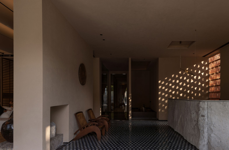 Reception area: We redesigned the wall, sandwiching the interweaving grid bricks in the glass wall. The triangular light spot casts a starlight in the sunlight. - Yun Ouyang