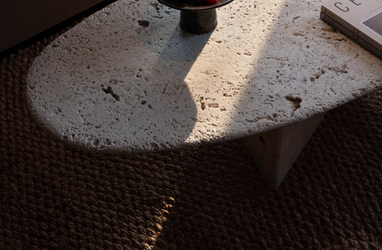 Table: The simple wooden products stand quietly, the stones are cool and rough to the touch, lingering with the spirit of nature contained in them slowly rises, spreading the taste of time in the space. - Yun Ouyang