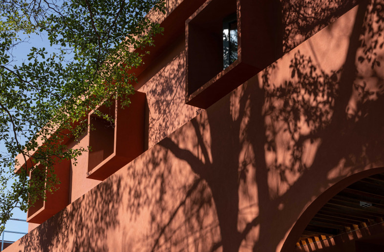Building: Inspired by the local red earth, Fusion Design painted the color on the facade of the building, which is full of poetry. The light and shadow of the tree sway on the wall with the wind, like a painting, beautiful and unique. - Yun Ouyang