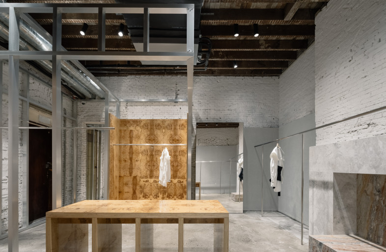 the room with inserted aluminum framework - Wen Studio