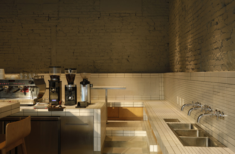 Bar and cleaning area - JIN Weiqi