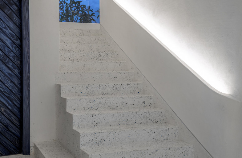 Built-in handrail with seamless rounded edges and embedded lighting. - Louay Nasser