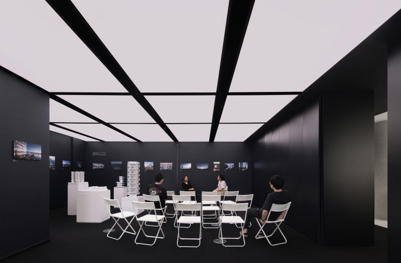 The luminous ceiling offers a homogeneous light environment and softens the dark ambiance. - yuuuunstudio