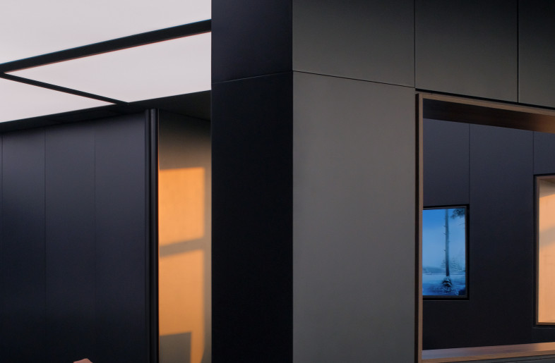 Incredible black space with a warm atmosphere - yuuuunstudio