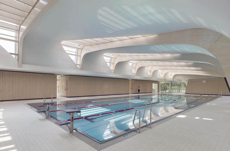 backlit and acoustically effective membrane ceiling - Roland Halbe Fotografie