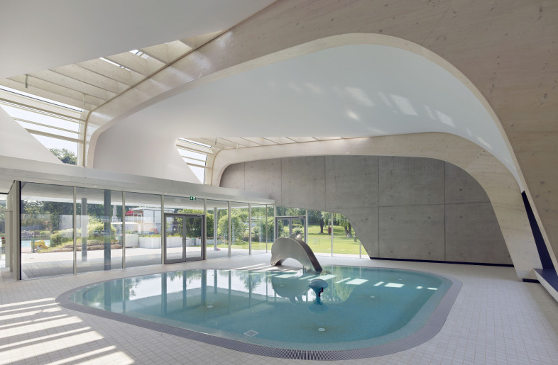children's area with orientation to the outdoor pool - Roland Halbe Fotografie