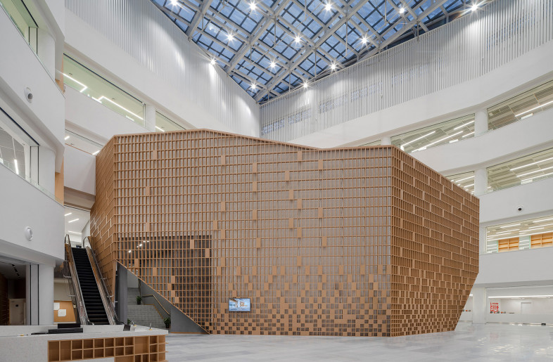 the "art installation" form of the multi-functional hall (small theater/large lecture hall) in the atrium - Photographer: SHI Yunfeng