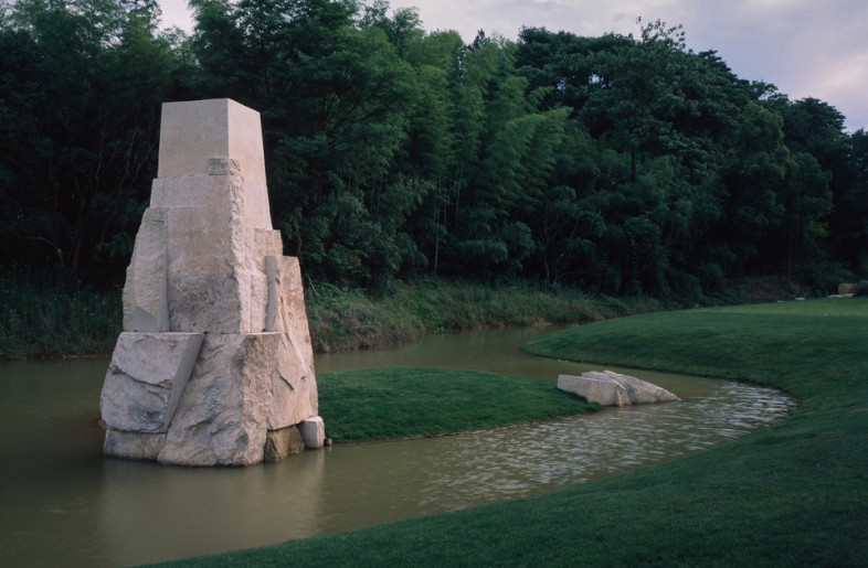 Outer Garden:river and sculpture, communication between nature and geometry - Hao Chen