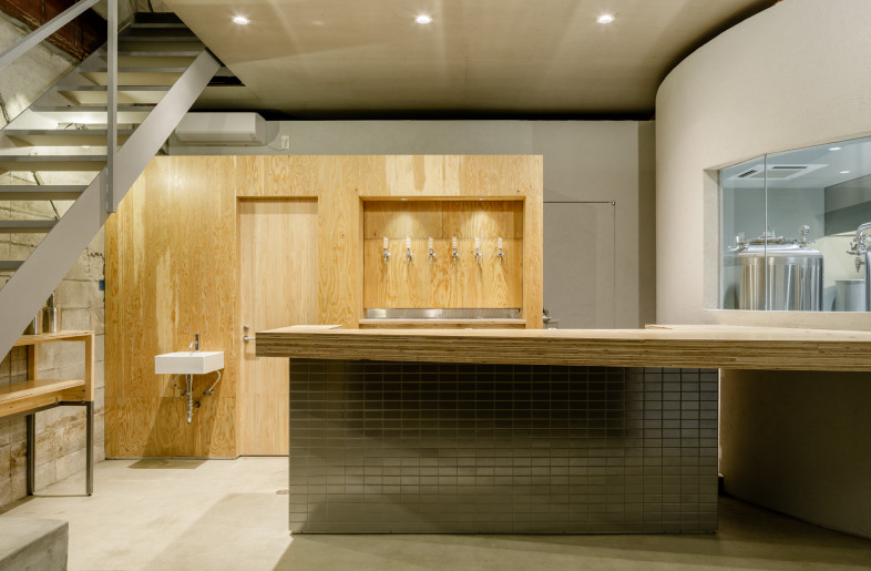 Tap bar - Ippei Shinzawa