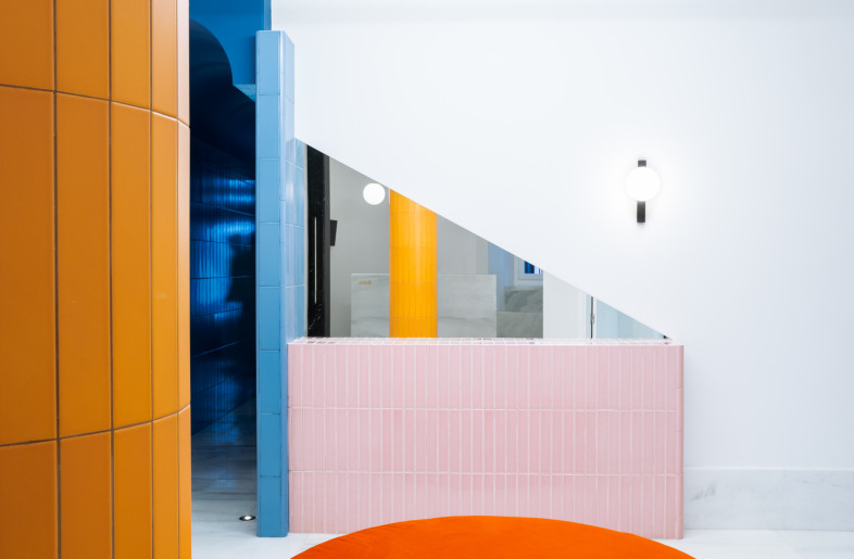 The interior design is defined as minimal art deco style, the main feature is pure geometry and a modern, contrasting color palette - Caulin Photo